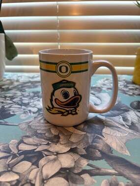 NCAA University of Oregon Ducks Puddles Mascot 11oz Ceramic Stripe Mug